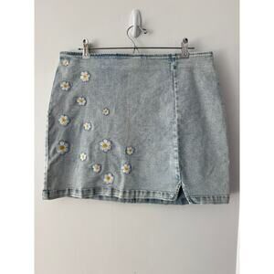Wild Fable Acid Wash Daisy Embroidered Mini Skirt Size 16 Cottagecore Y2K Preppy